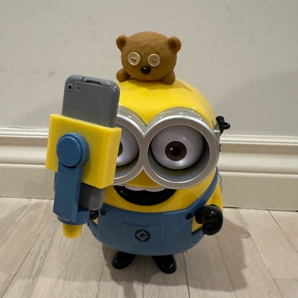 Universal Studios Minion Selfie Bob & Tim Collectible Popcorn Bucket NWT - Picture 5 of 8